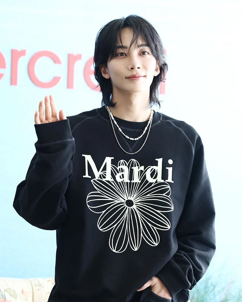 Чонхан из SEVENTEEN открыл поп-ап-магазин «Jeonghan's Private Atelier» в качестве первого мужского амбассадора Mardi Mercredi