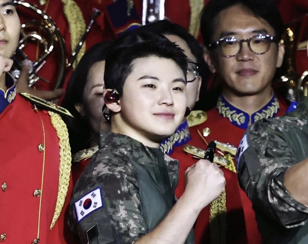 Уджи из SEVENTEEN выступил на фестивале «Chuncheon K-Military Festival» во время прохождения обязательной военной службы
