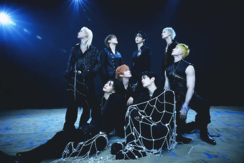 Stray Kids представили яркие новые тизер-фото для своего 4-го японского мини-альбома «SUIATSU»