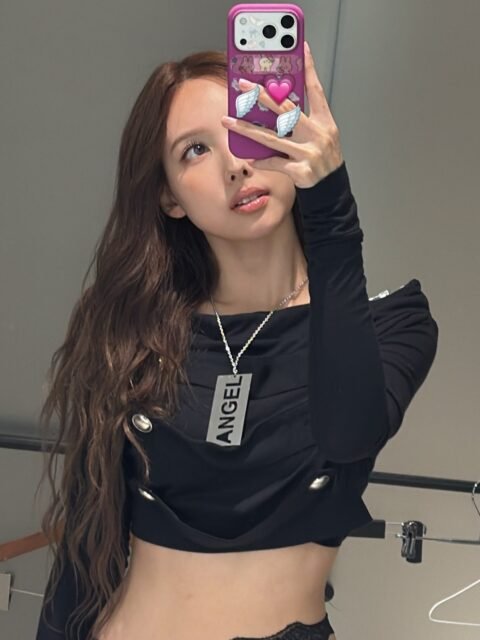 Слухи о коллаборации TWICE с певцом, обвиненным в домогательствах к женщинам, вызвали бурю негодования