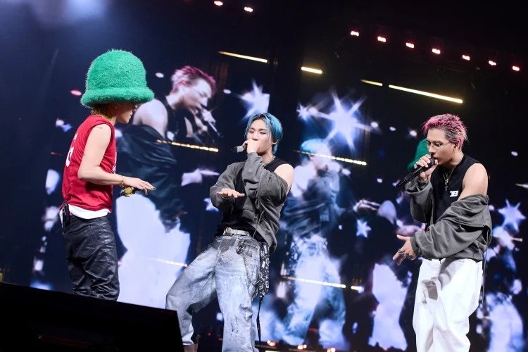 Группа BIGBANG собрала около 100 000 зрителей за три концерта на Тайбэйской арене в рамках старта азиатского этапа тура «XX: COSMOS»